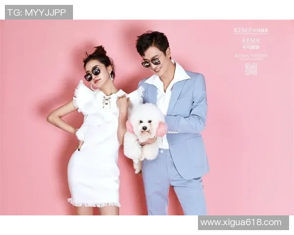 外国足球明星携手爱妻在绿茵场上拍摄浪漫婚纱照记录幸福瞬间 外国足球明星携手爱妻在绿茵场上拍摄浪漫婚纱照记录幸福瞬间