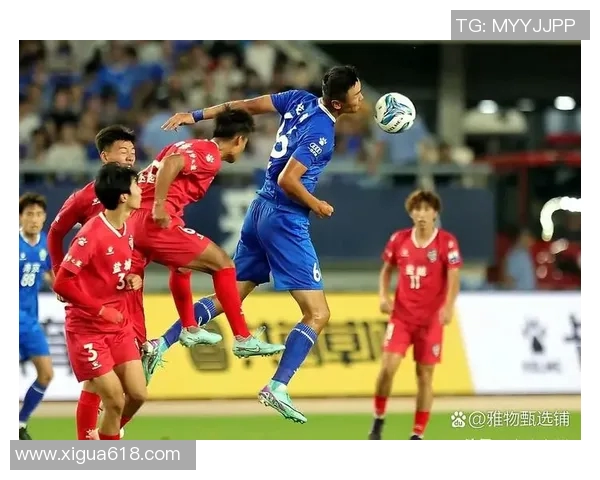 当顶级球星在绿茵场上因激烈碰撞引发冲突全场气氛瞬间紧张升级 当顶级球星在绿茵场上因激烈碰撞引发冲突全场气氛瞬间紧张升级